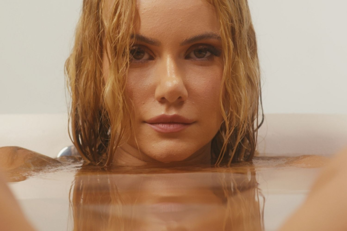 Lais Bianchessi reafirma força no pagode e lança clipe de 'Segura Minha Mão'