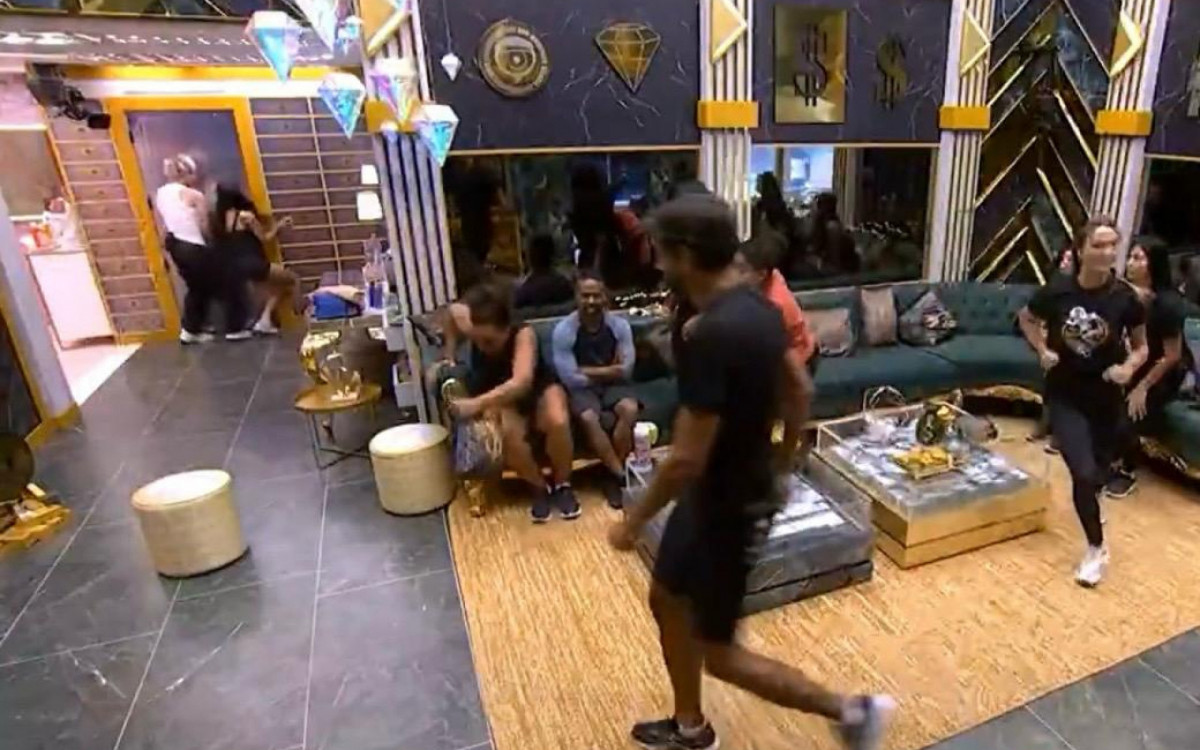 'BBB 26': Juliano e Jordana se acusam de empurrão e pedem expulsão; veja
