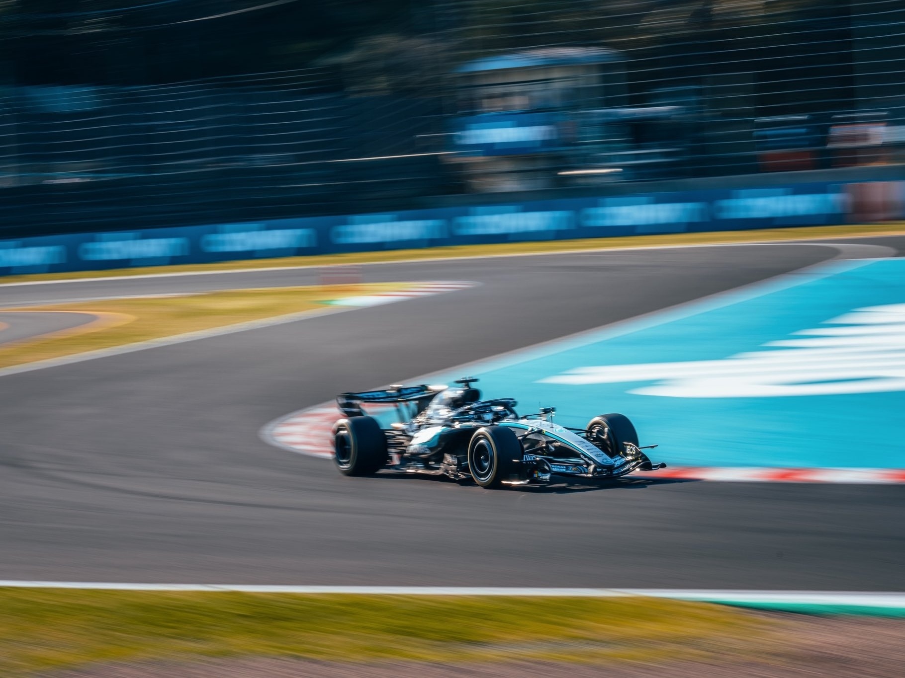Antonelli comanda dobradinha da Mercedes em último treino e Bortoleto é 9º
