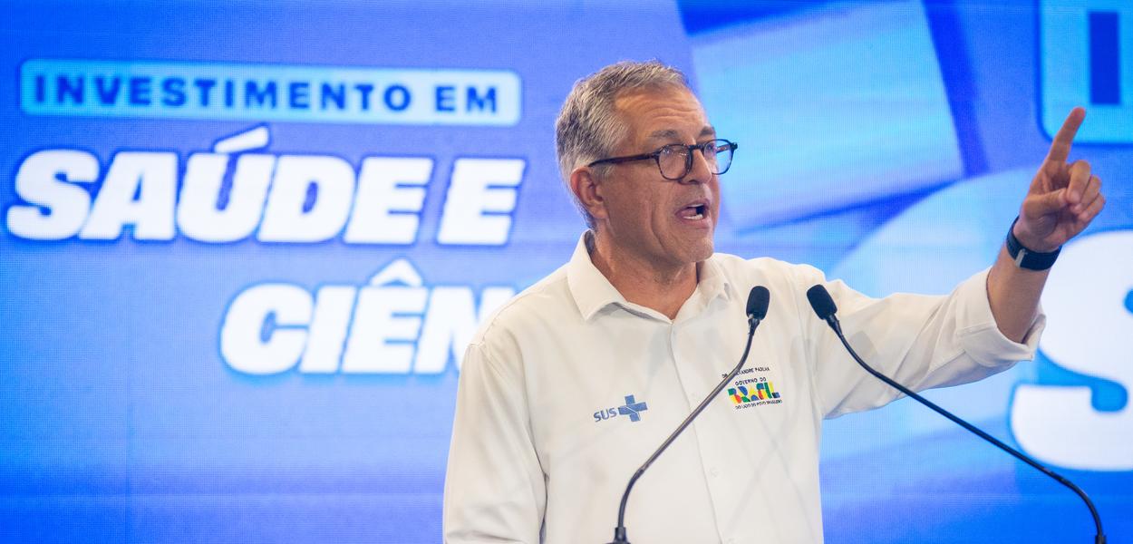 Padilha convoca população ao Dia D da vacinação contra influenza neste sábado.