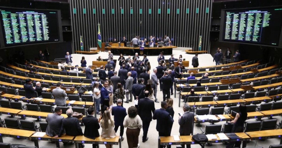 PL dispara em novas adesões de deputados, União é o que mais perde; Confira mudanças da janela partidária