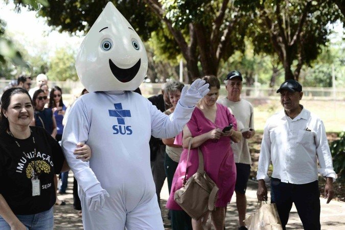 Dia D de vacinação contra doenças respiratórias levou famílias aos postos
