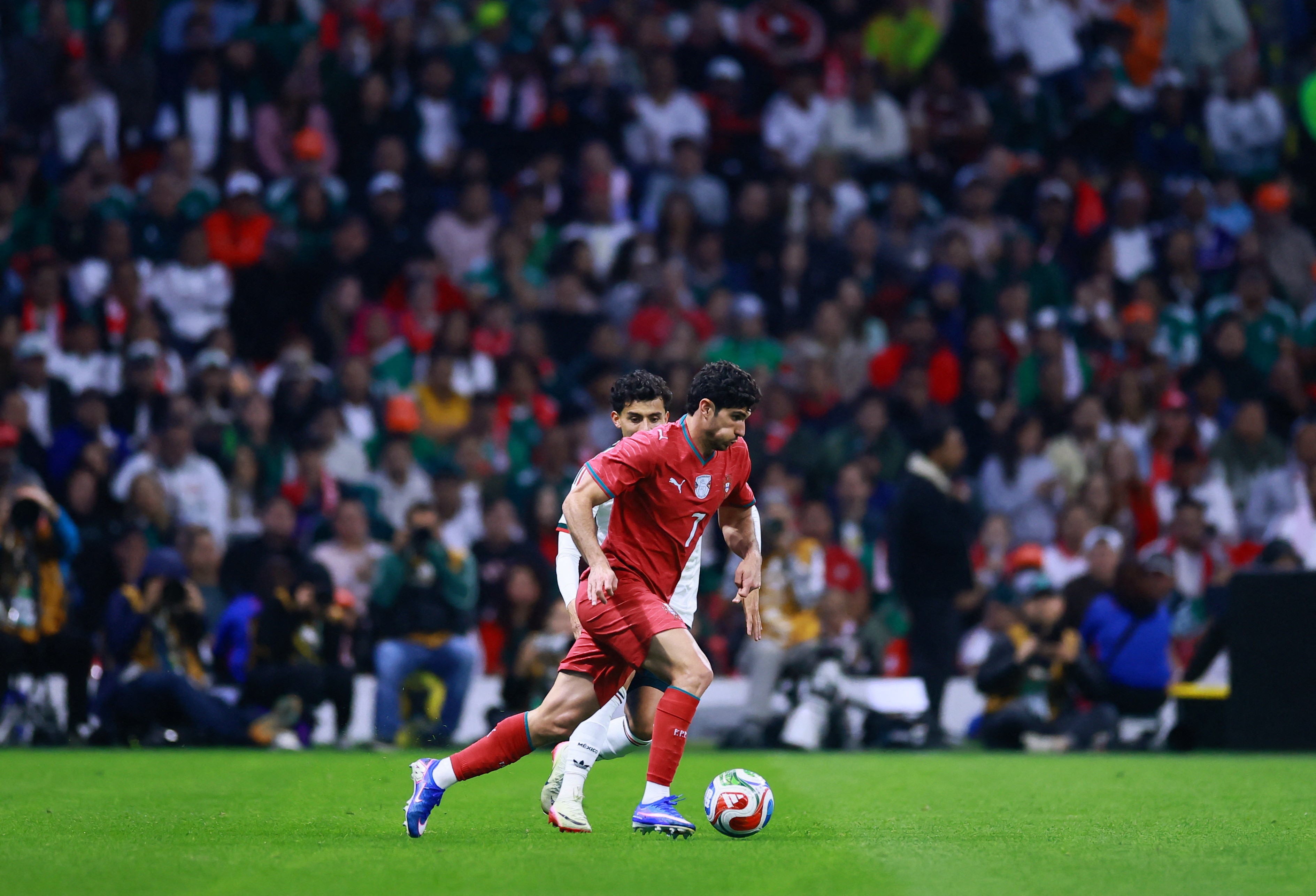 Sem Cristiano Ronaldo, Portugal empata com o México no Azteca; torcedor morre antes do jogo