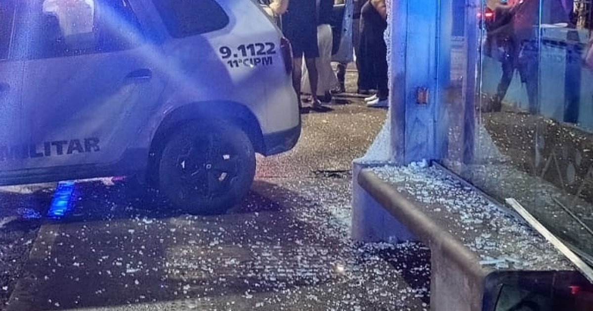 VÍDEO: Motorista atinge ponto de ônibus na Barra; quatro pessoas ficam feridas