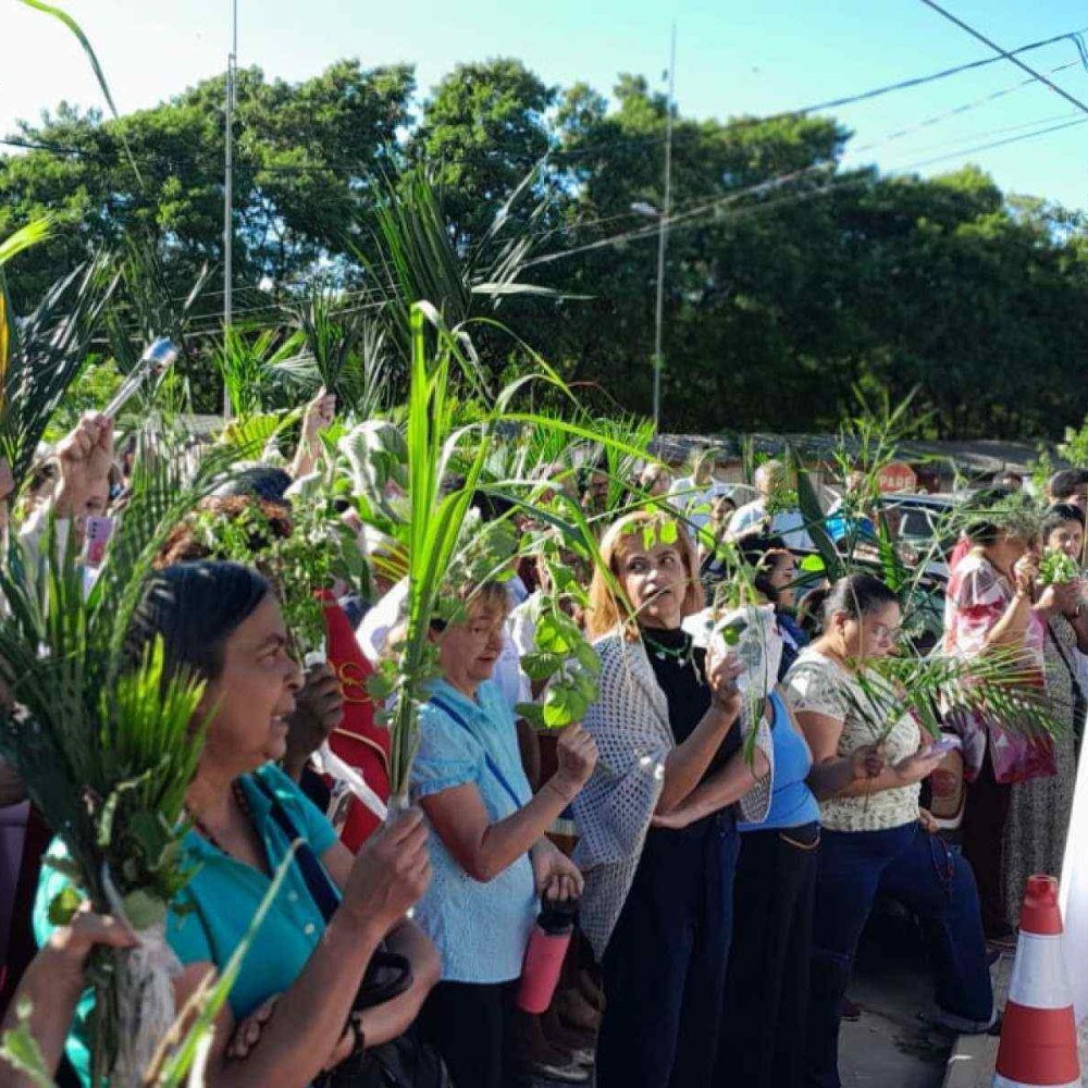 Mais de mil fiéis participam da Procissão de Ramos em BH neste domingo (29)
