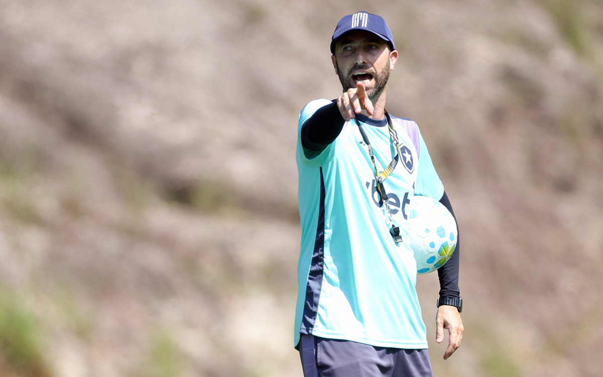Sem técnico, Botafogo aposta em interino que já teve passagem pelo Athletico-PR