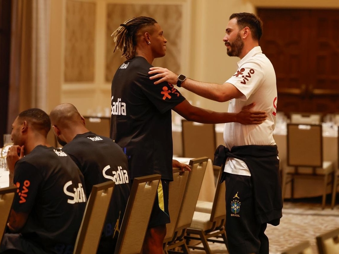 Danilo ganha lugar e pode repetir Mazinho no tetra e Kléberson no penta