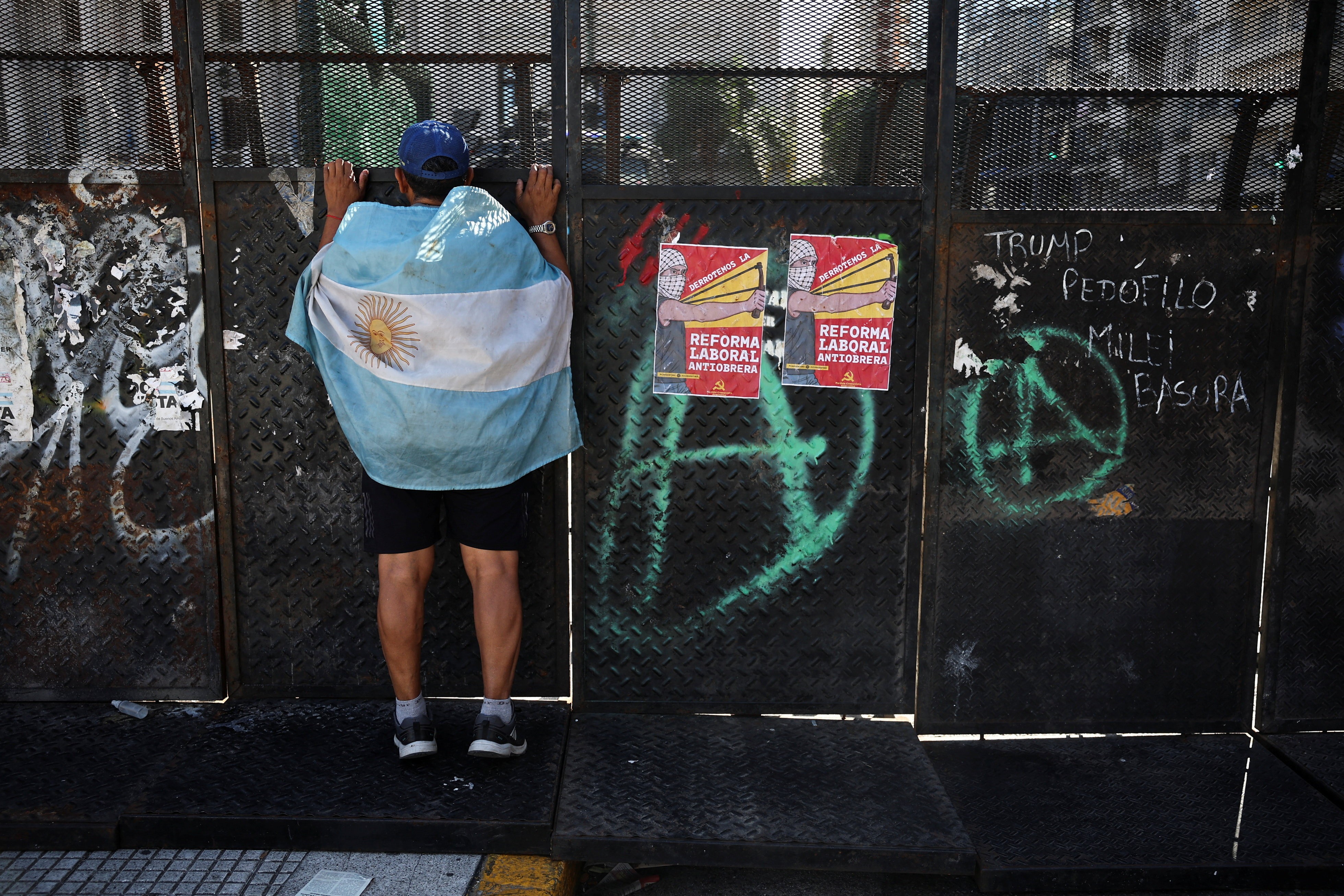 Juiz suspende parte da reforma trabalhista de Milei; veja o que muda