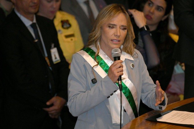 Celina cancela aniversário de Brasília para investir na saúde