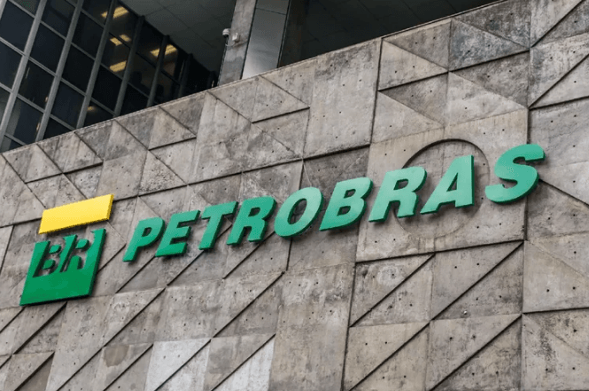 Petrobras eleva preços do querosene de aviação em 55%