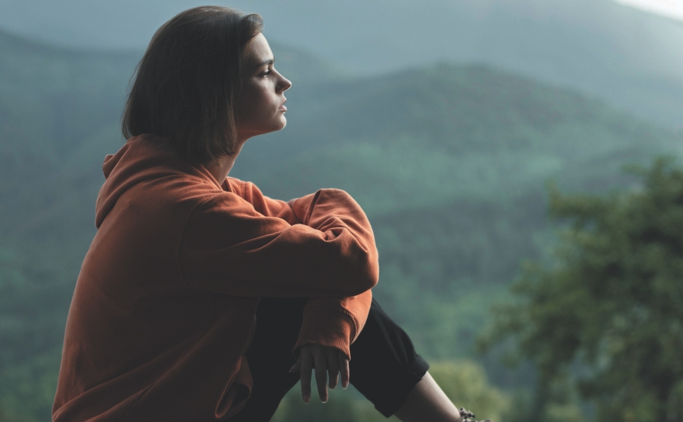 Jovens têm se sentido mais sozinhos do que os idosos