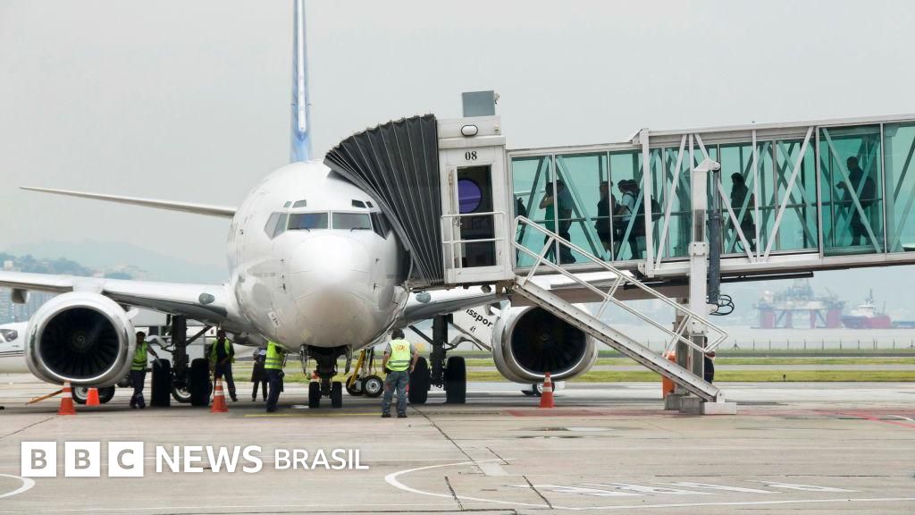 Vale a pena antecipar a compra de passagens aéreas por causa do aumento dos combustíveis?