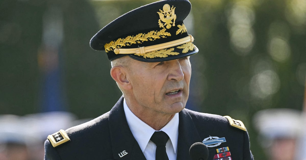 Secretário de Defesa dos Estados Unidos demite chefe do Estado-Maior do Exército