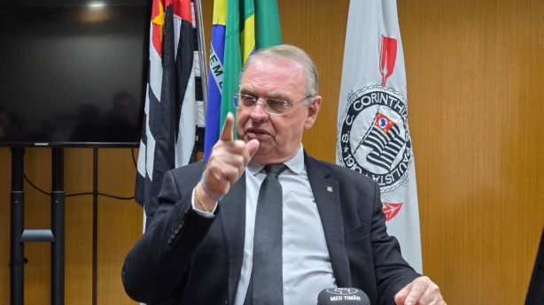 Presidente do Corinthians garante Dorival Júnior no cargo e descarta intervenção judicial no clube