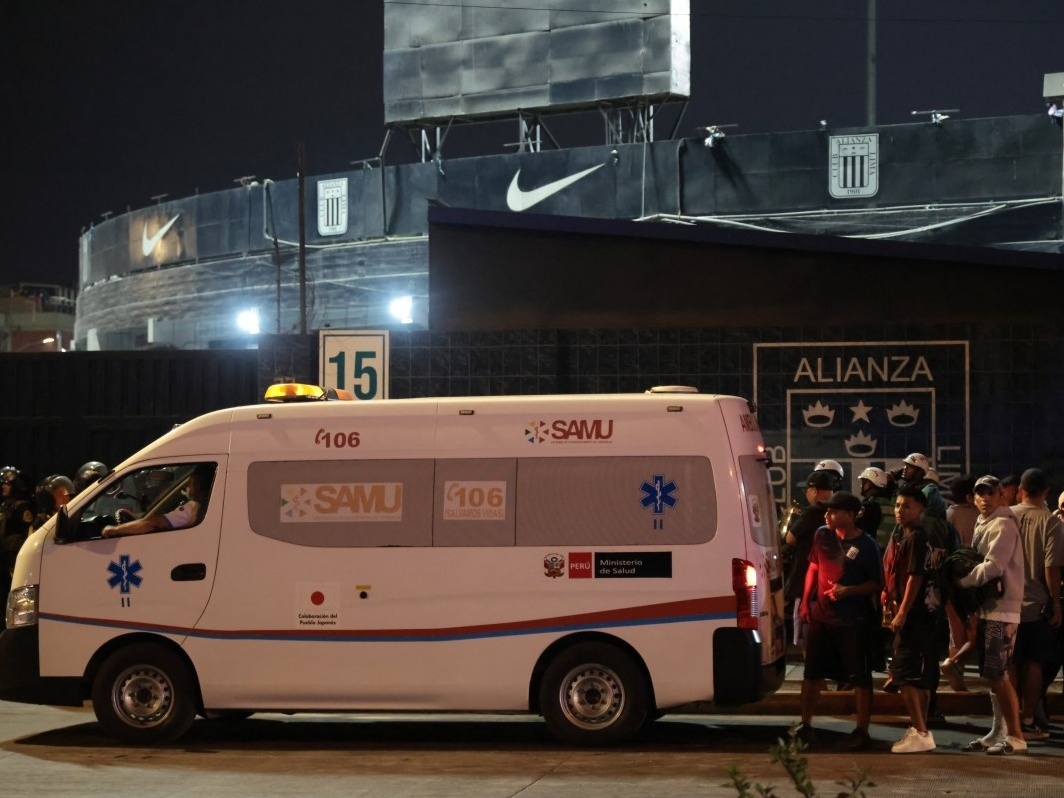 Peru: 'bandeiraço' de torcedores em estádio acaba com 1 morto e 47 feridos