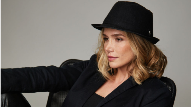 Gabi Spaciari celebra 15 anos de carreira e reflete sobre trajetória