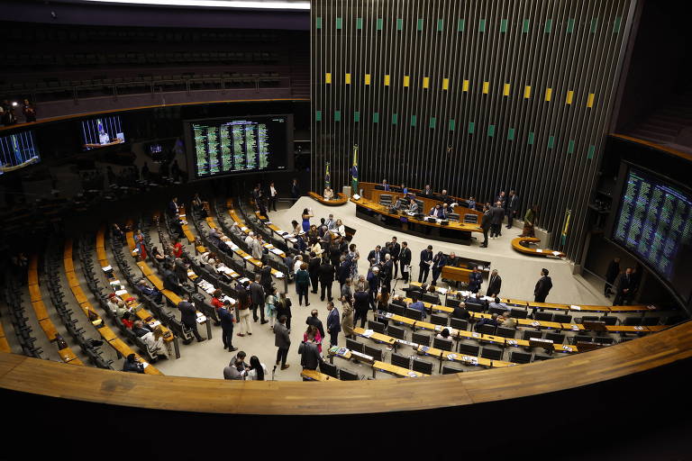 Janela leva pelo menos 85 deputados a trocar de partido para eleição