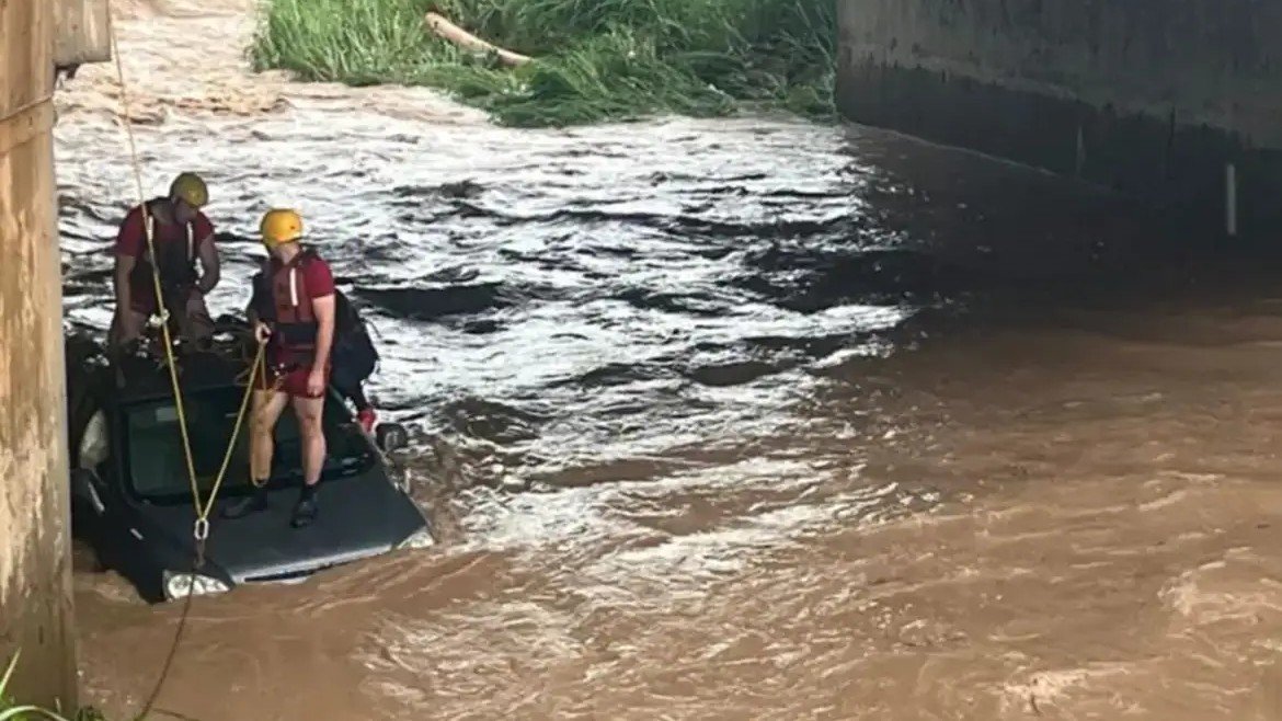 Bombeiros encontram corpo de desaparecida após chuva em Piracicaba