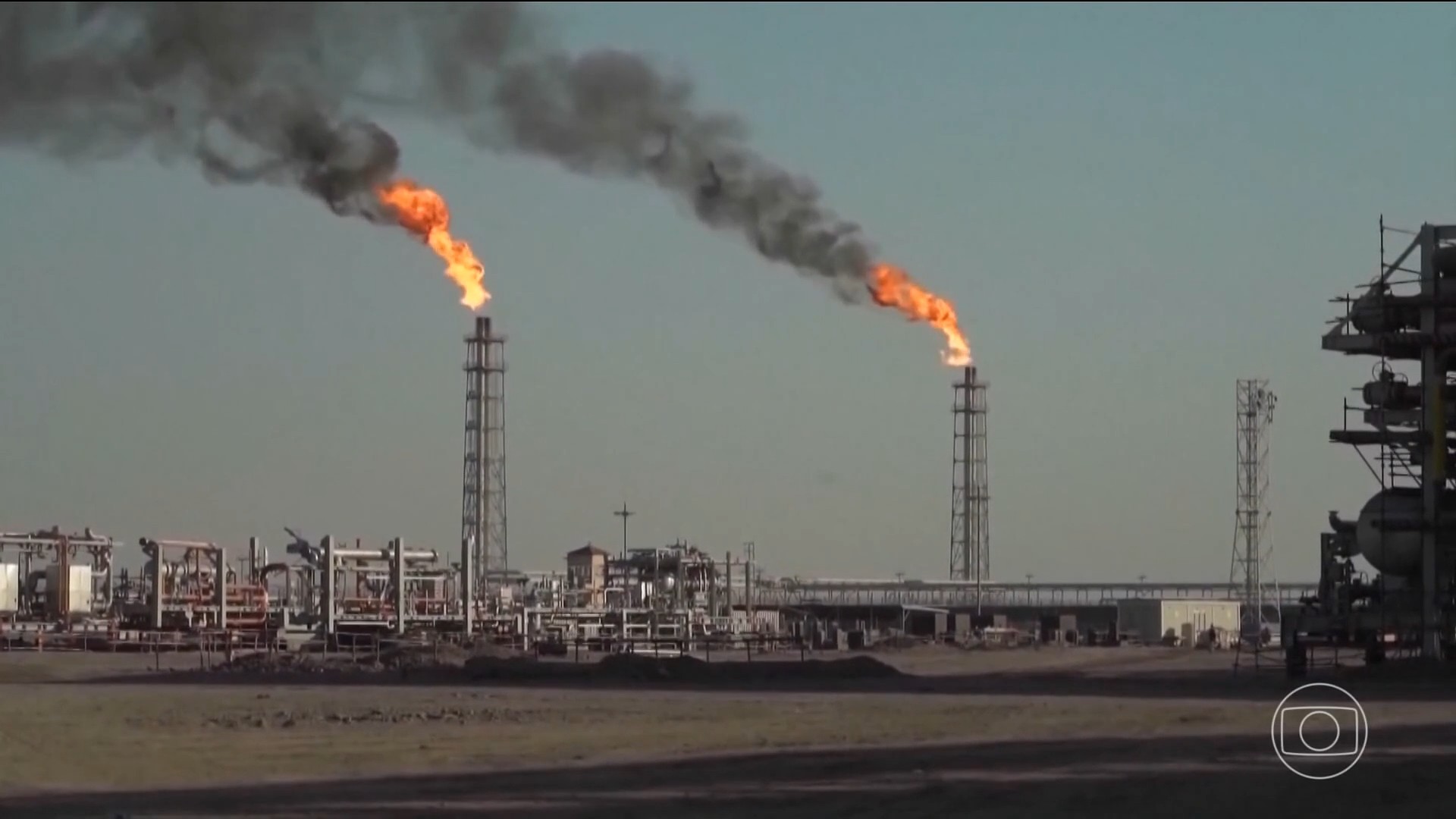 Ataques ucranianos atingem porto estratégico e grande refinaria, e ampliam pressão sobre infraestrutura energética da Rússia