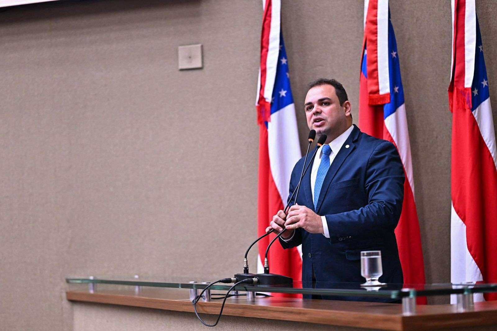 Roberto Cidade assume governo do Amazonas após renúncias