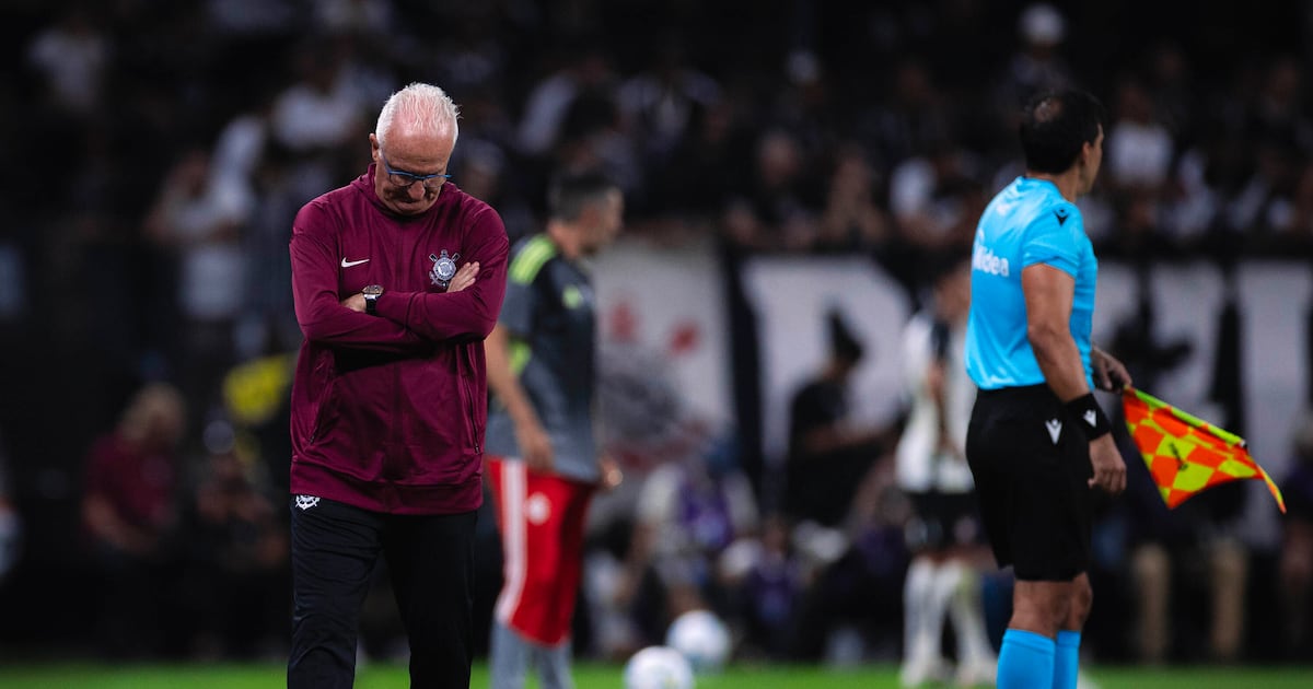 Corinthians anuncia a demissão de Dorival Jr. após derrota para o Internacional