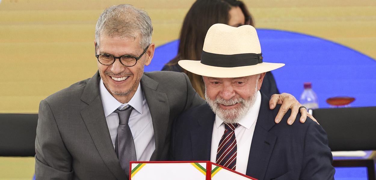 Lula não abrirá mão da reeleição, afirma Sidônio, que desmente especulações da mídia