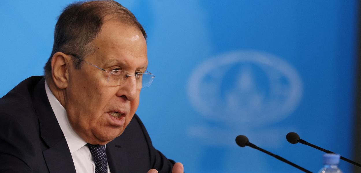 Lavrov em encontro com representantes de países islâmicos, fortalecendo laços diplomáticos.