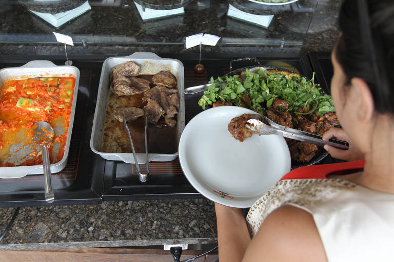 Preço do self-service varia quase 100% entre regiões de São Paulo, diz Procon