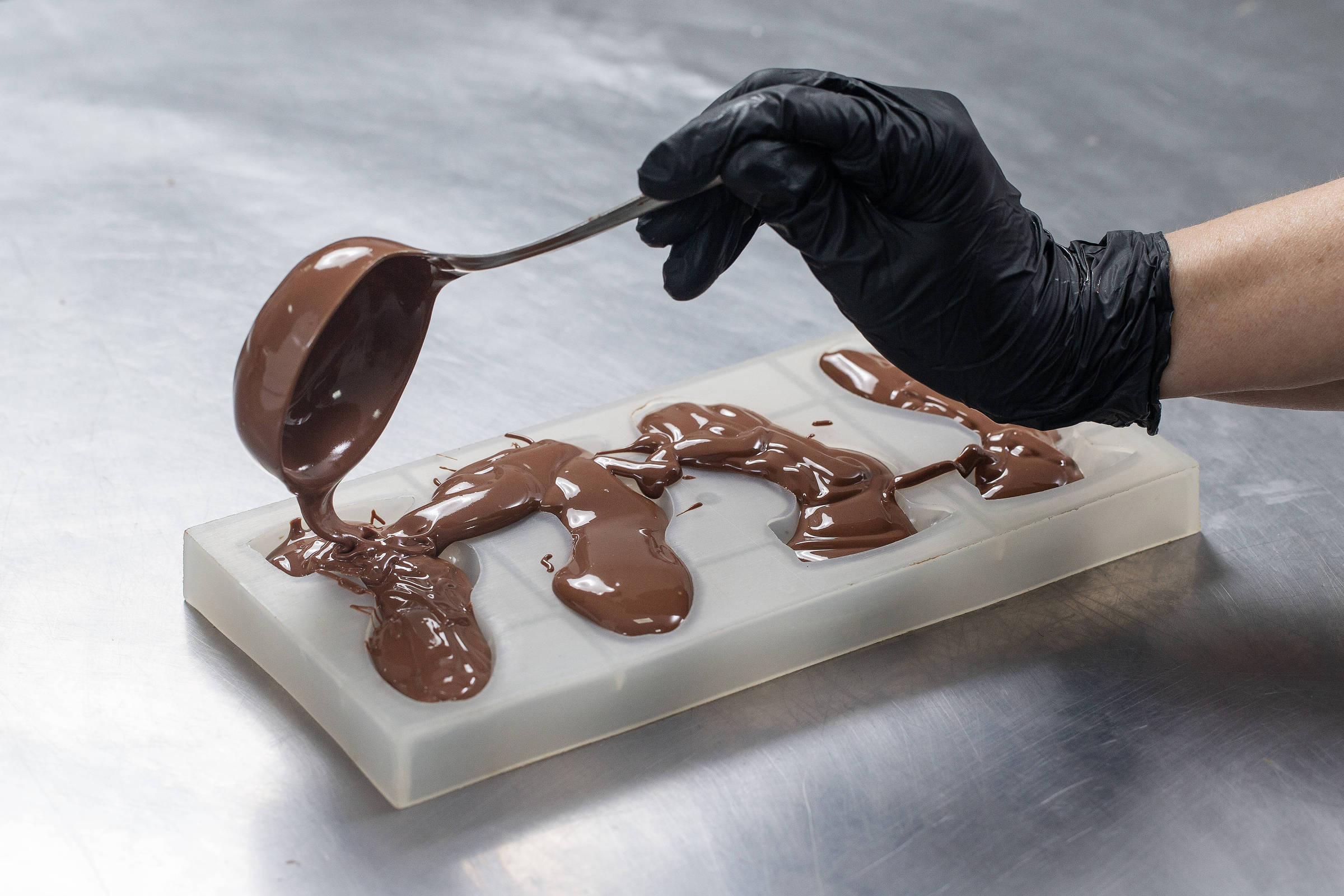 Entenda o projeto que muda embalagem do chocolate e quer fim do 'meio amargo fake'