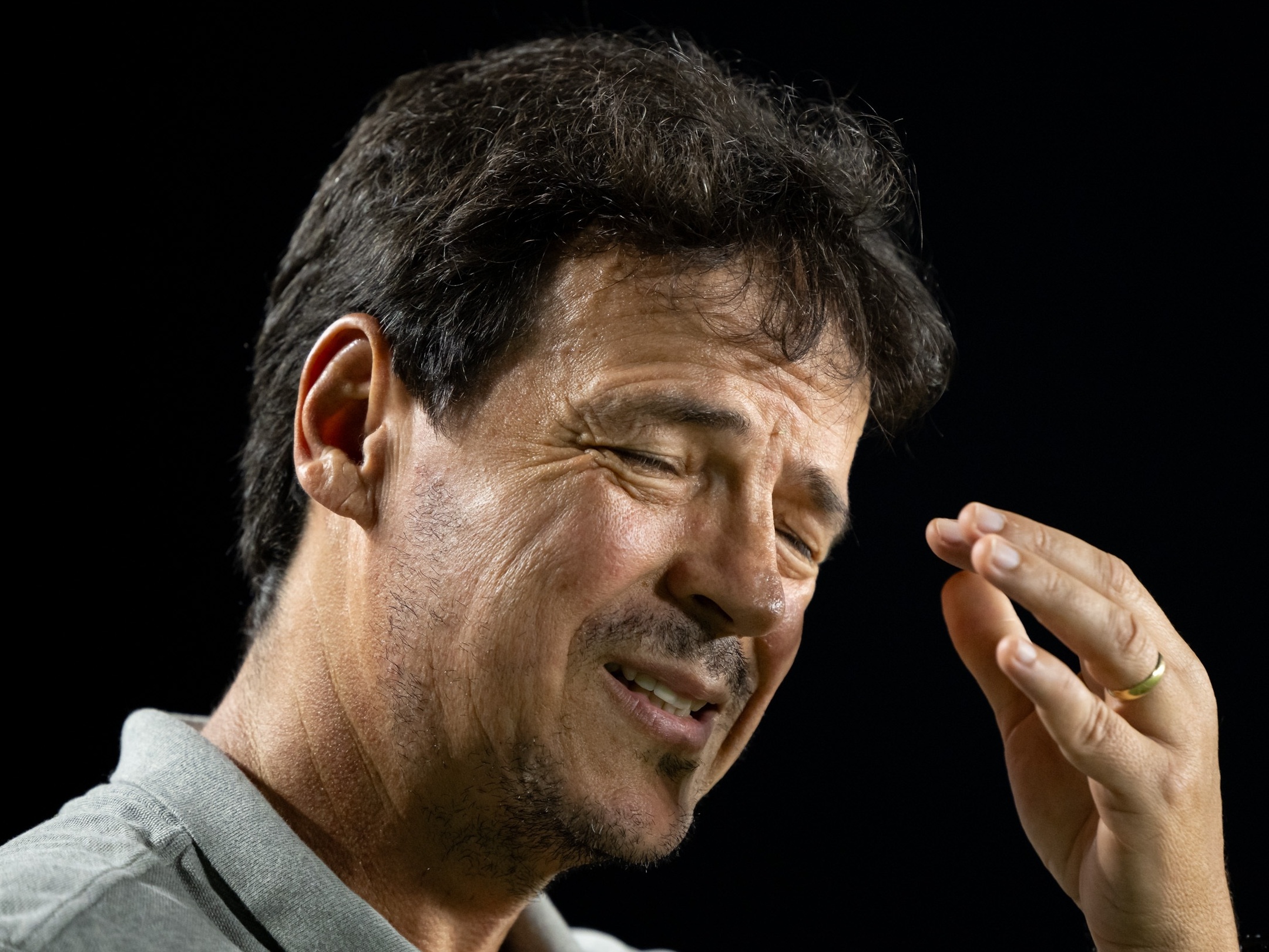 Fernando Diniz viveu na pele a intimidação da torcida do Corinthians