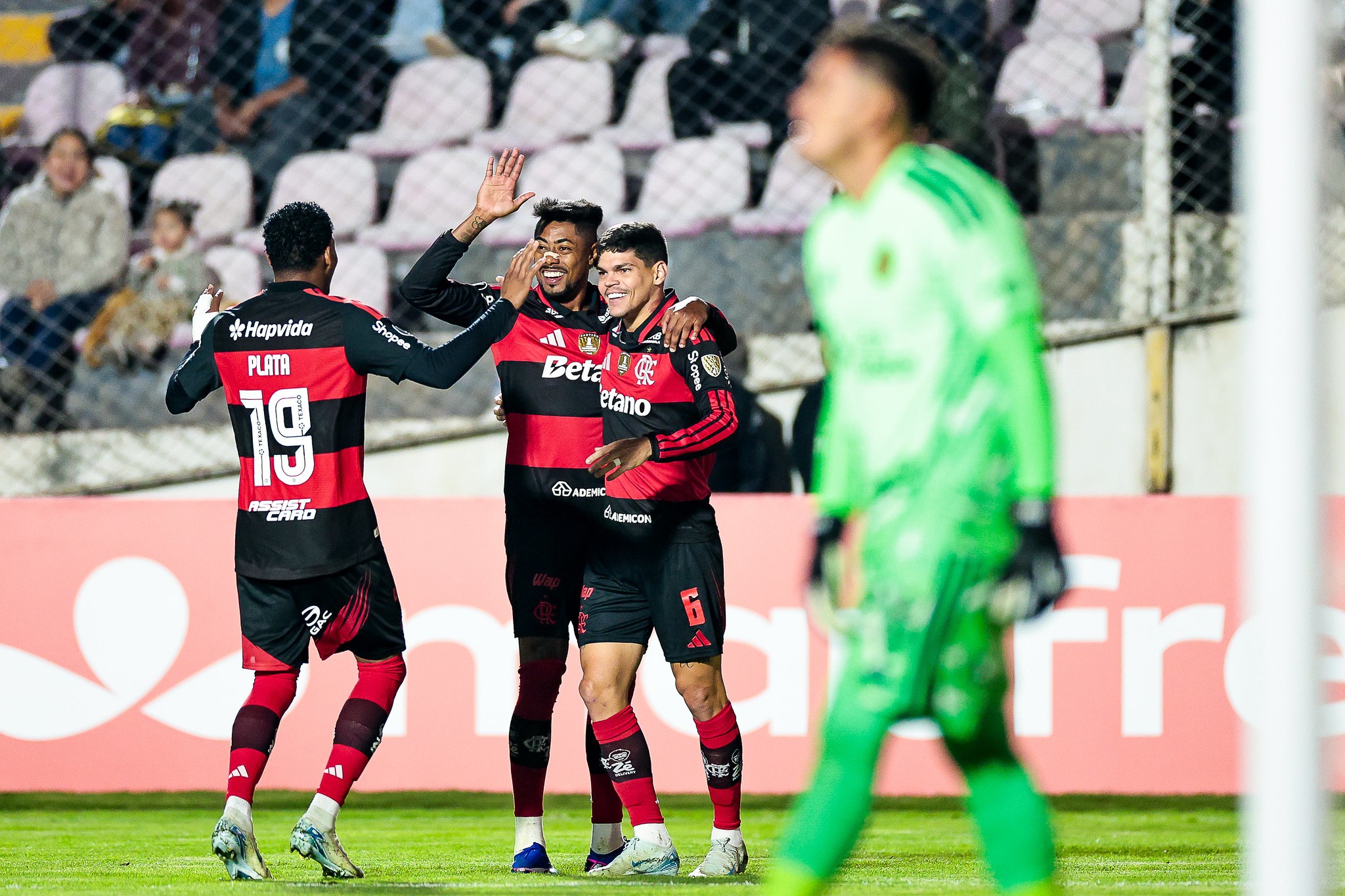 Análise: Flamengo roda time com sucesso, se impõe em estreia na Libertadores e tem dupla histórica decidindo 'à la 2019'
