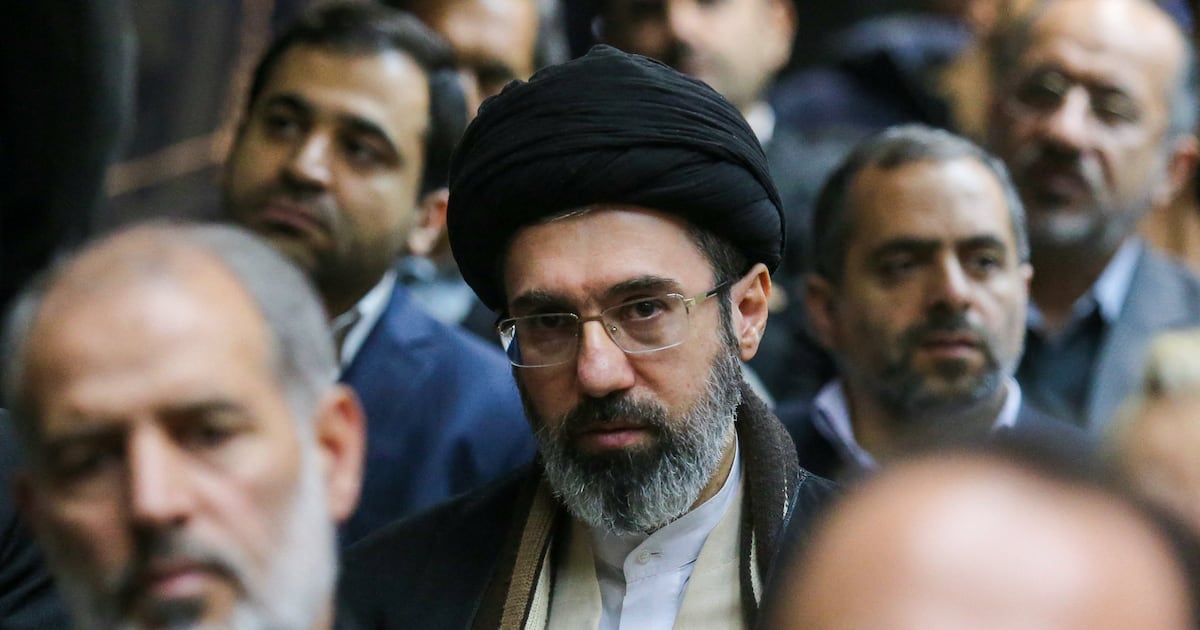 Mojtaba Khamenei diz que Irã não busca guerra e promete nova fase na gestão de Ormuz