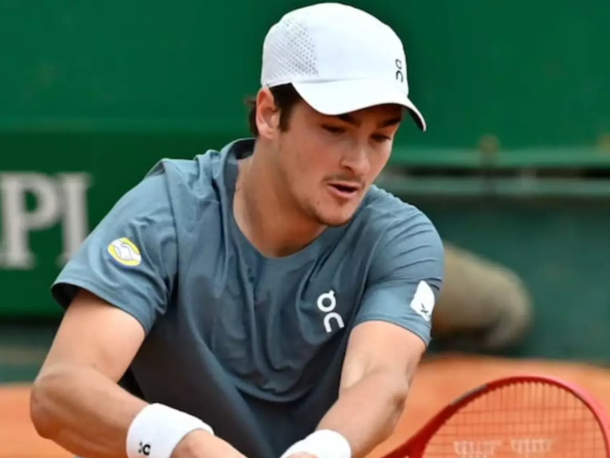 João Fonseca dá trabalho, mas perde para Zverev e dá adeus ao Masters de Monte Carlo