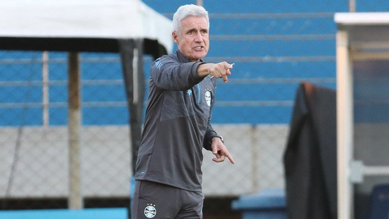 Grêmio: Luís Castro é respaldado antes do quarto Gre-Nal de 2026
