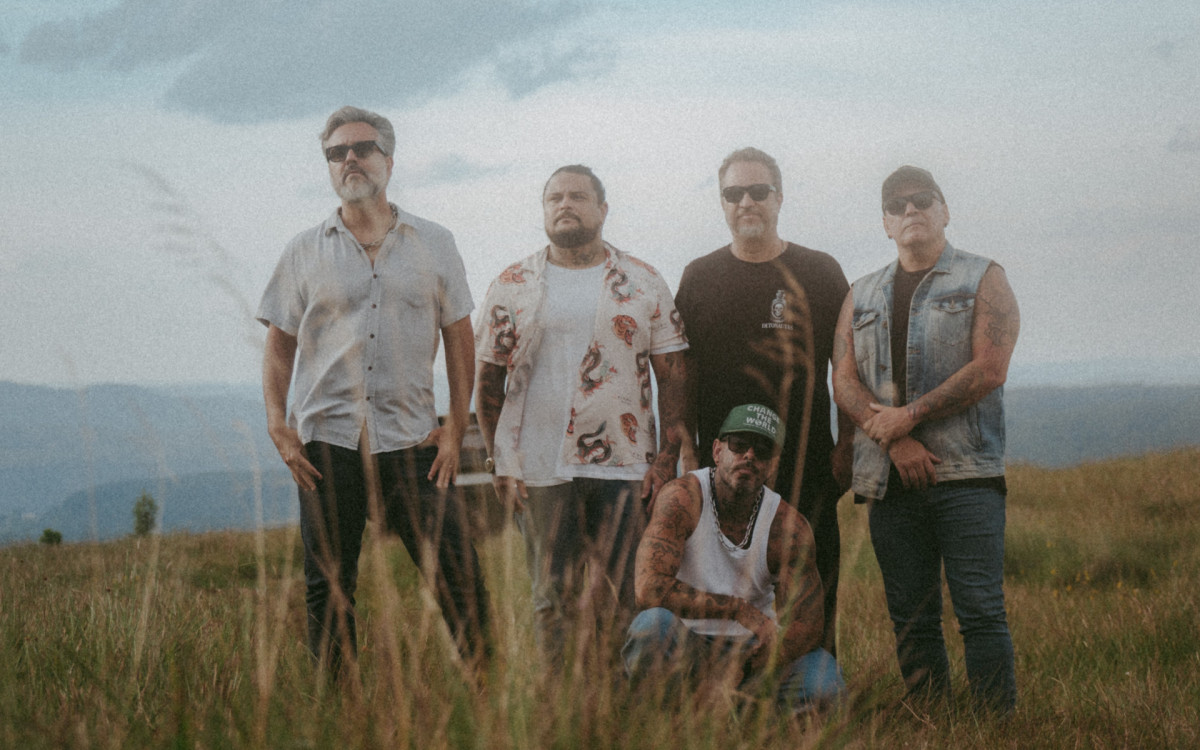 Vocalista do Detonautas, Tico Santa Cruz analisa novo álbum: 'Completamente diferente'