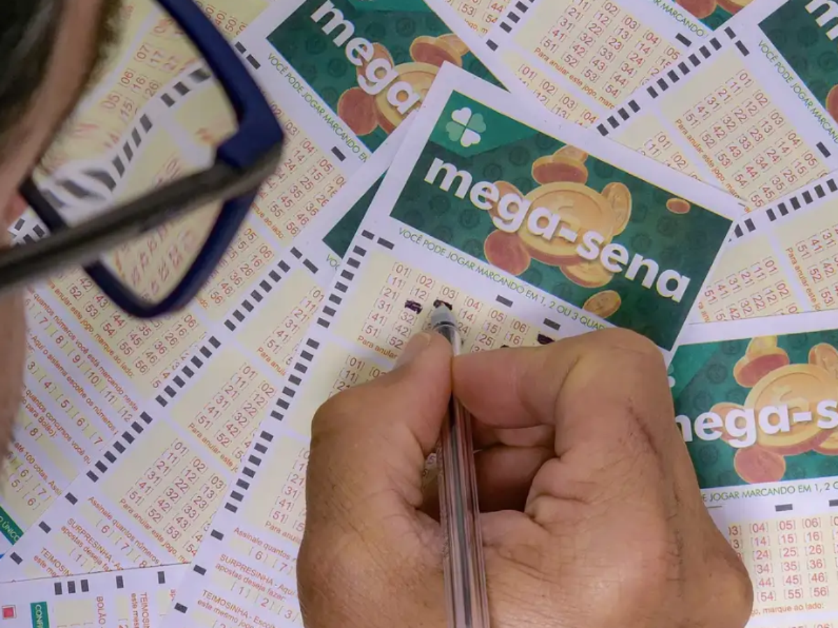 Mega-Sena: ninguém acerta e prêmio acumula em R$ 45 milhões