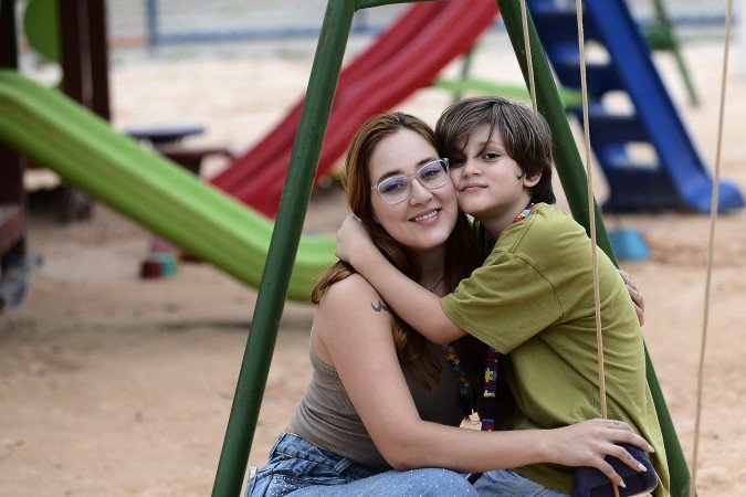 Cuidadores de autistas enfrentam sobrecarga e falta de apoio