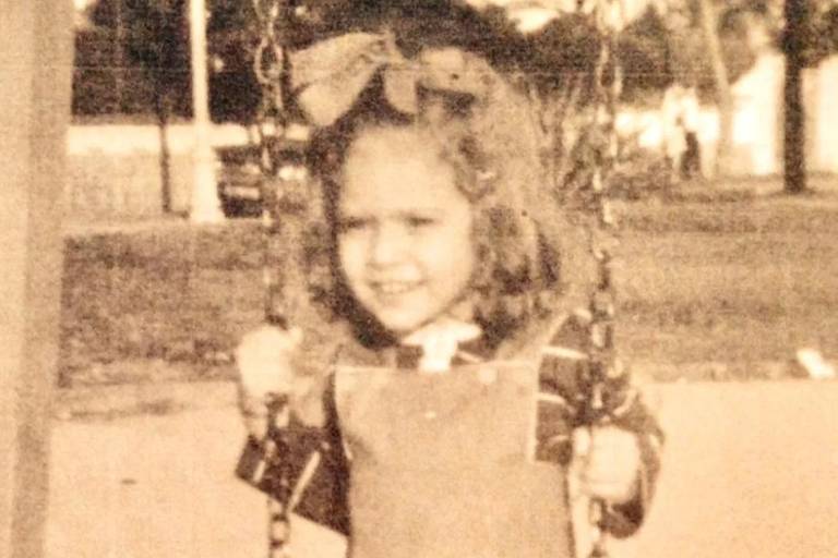 Famoso Quem: Tente descobrir quem é essa famosa pela foto de infância