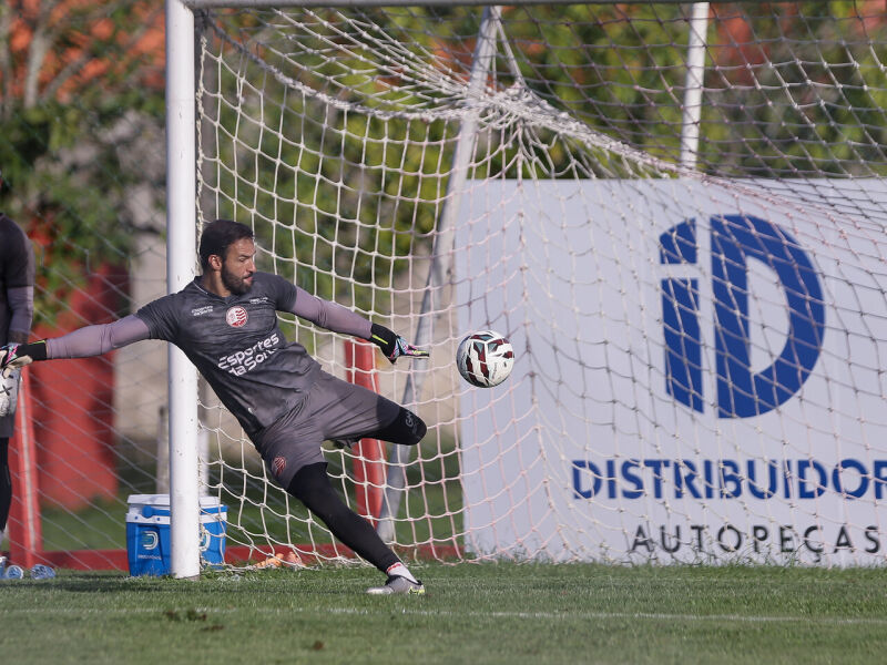 Após falha diante do Ceará, Muriel é defendido por técnico do Náutico