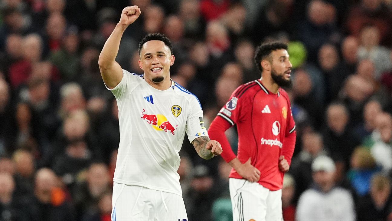 Ex-alvo do Flamengo brilha com 2 gols, e Leeds 'castiga' United na Premier League em jogo marcado por expulsão após puxão de cabelo