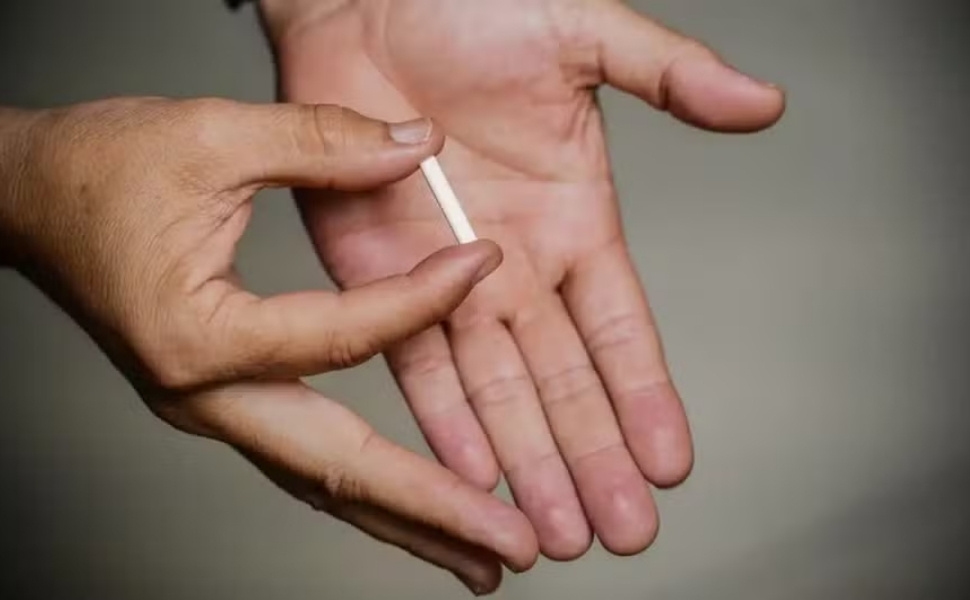 “Chip” com hormônio, usado por Zé Felipe, pode ser perigoso, dizem médicos