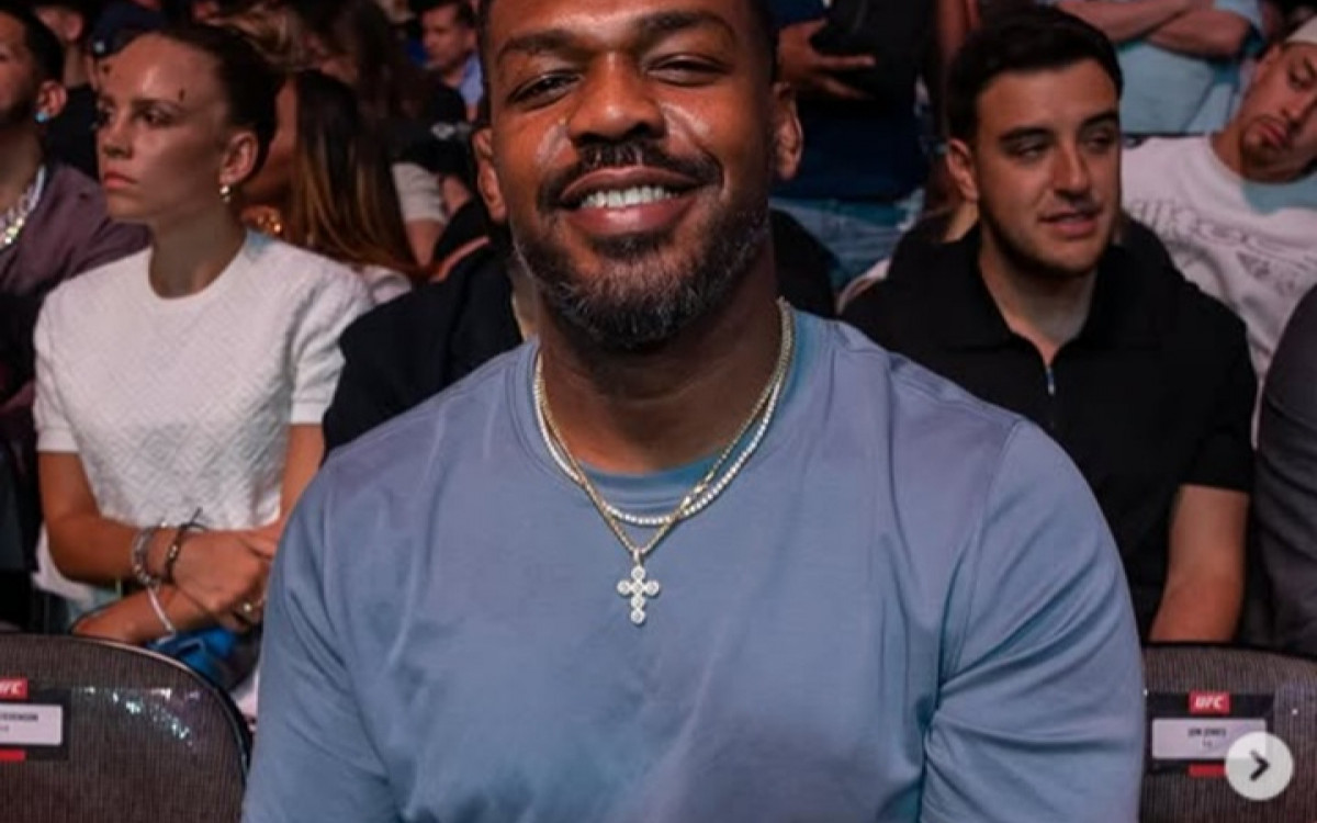 Sem lutar, Jon Jones expõe impasse financeiro com o UFC e exalta Poatan: 'Sou fã'