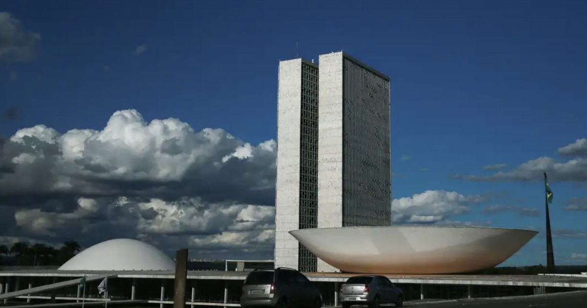 Horas extras na Câmara: 13 servidores receberam R$ 9,3 milhões desde 2016, aponta levantamento