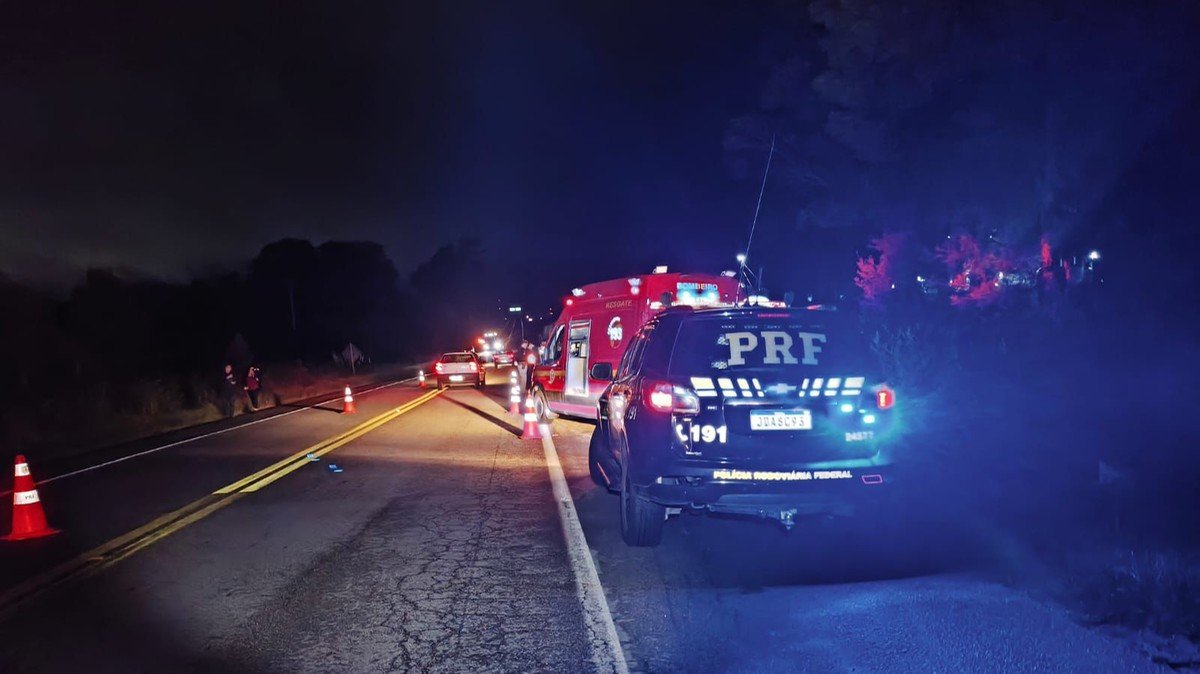 Motorista morre atropelado após sair do caminhão para trocar um pneu na BR 293 em Canguçu
