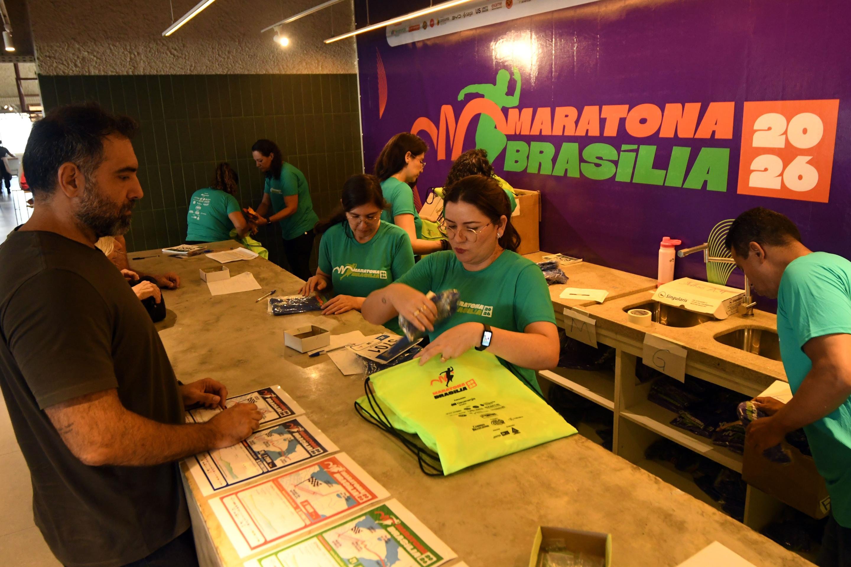 Conheça histórias de corredores da maratona que começa neste sábado