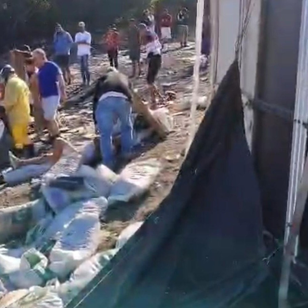 Duas pessoas morrem, e oito ficam feridas, em acidente no Norte de Minas