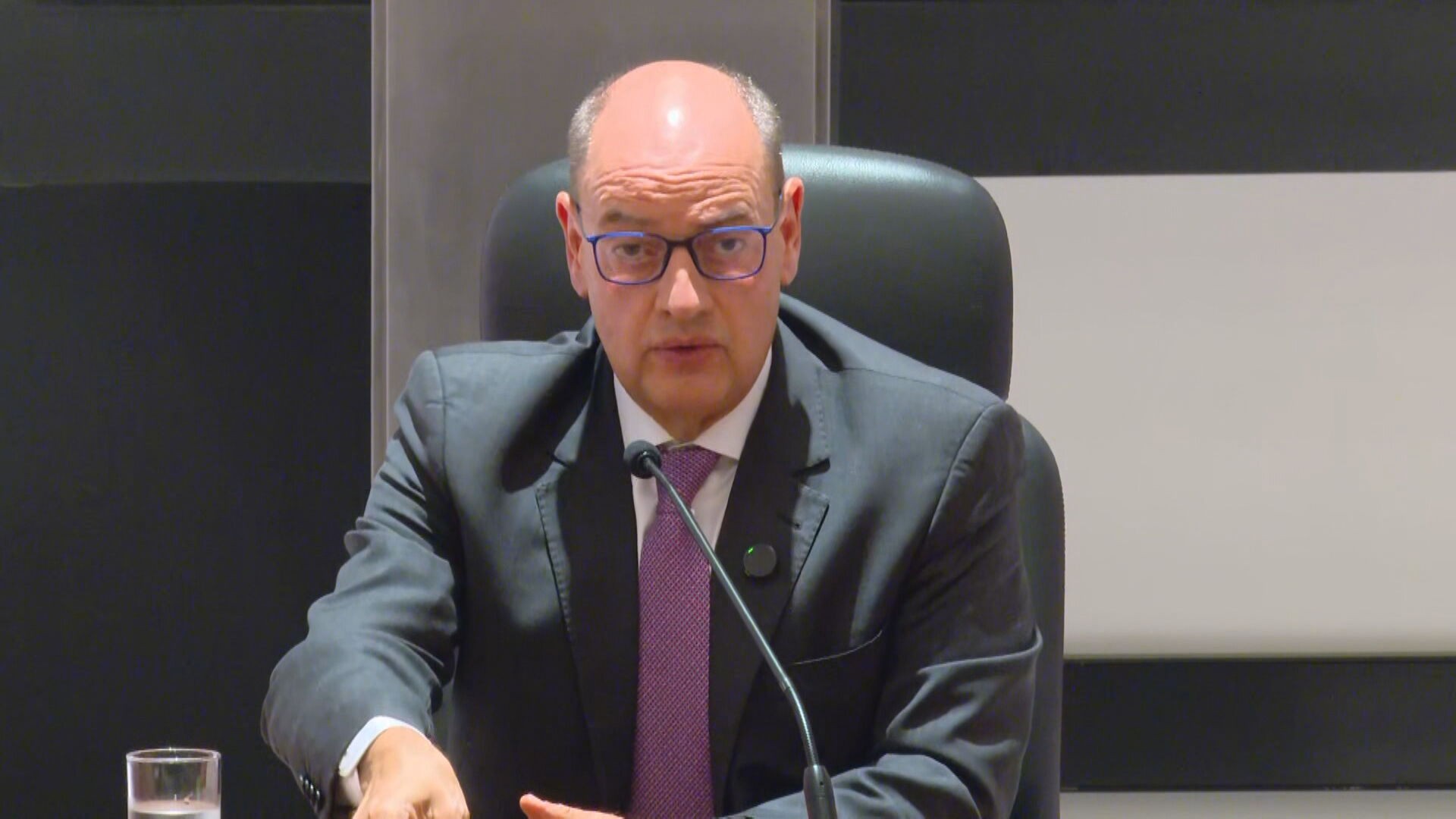 Governador em exercício do RJ exonera 93 na secretaria de Governo