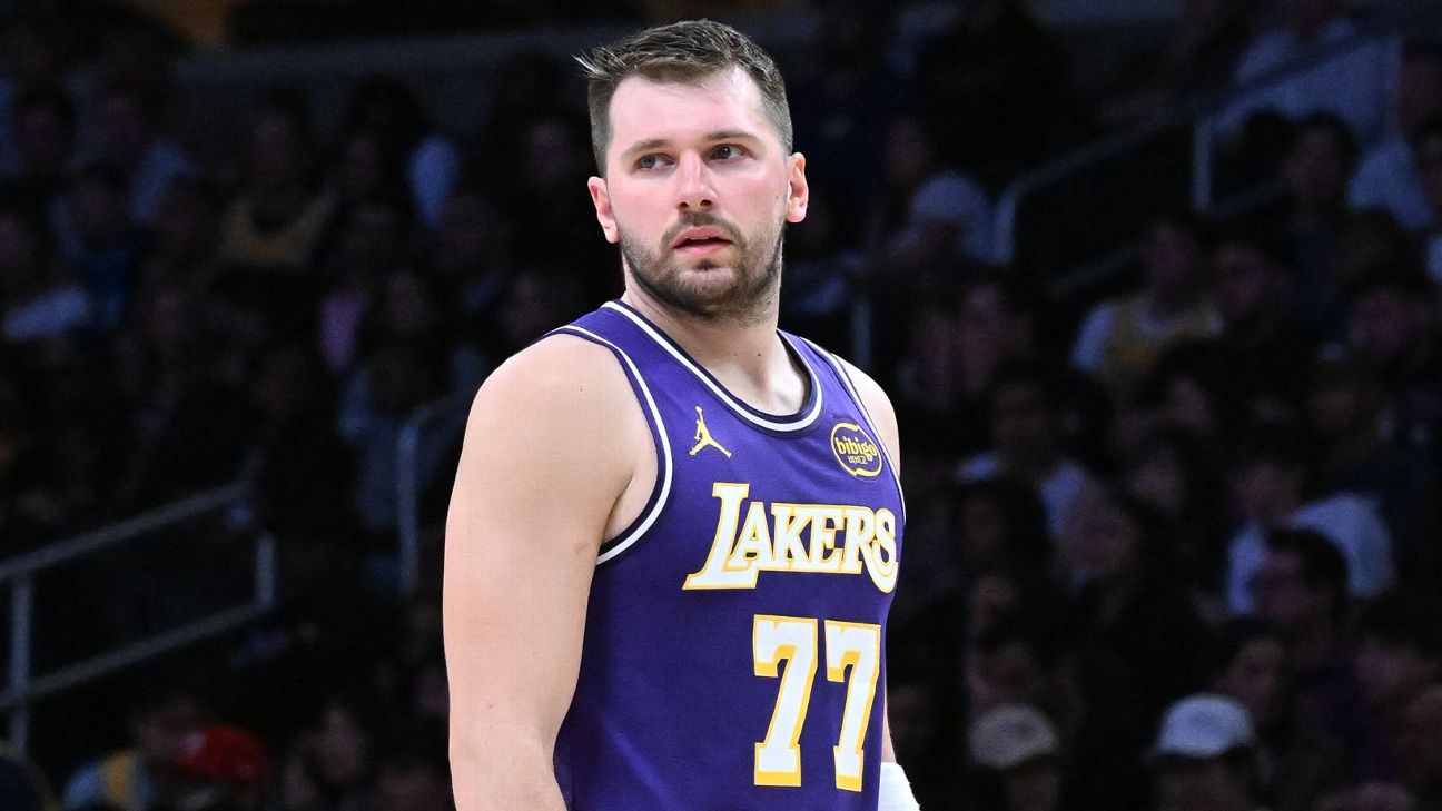 Bastidores: Doncic tem data para voltar aos Lakers após tratamento na Espanha, mas pode perder início dos playoffs
