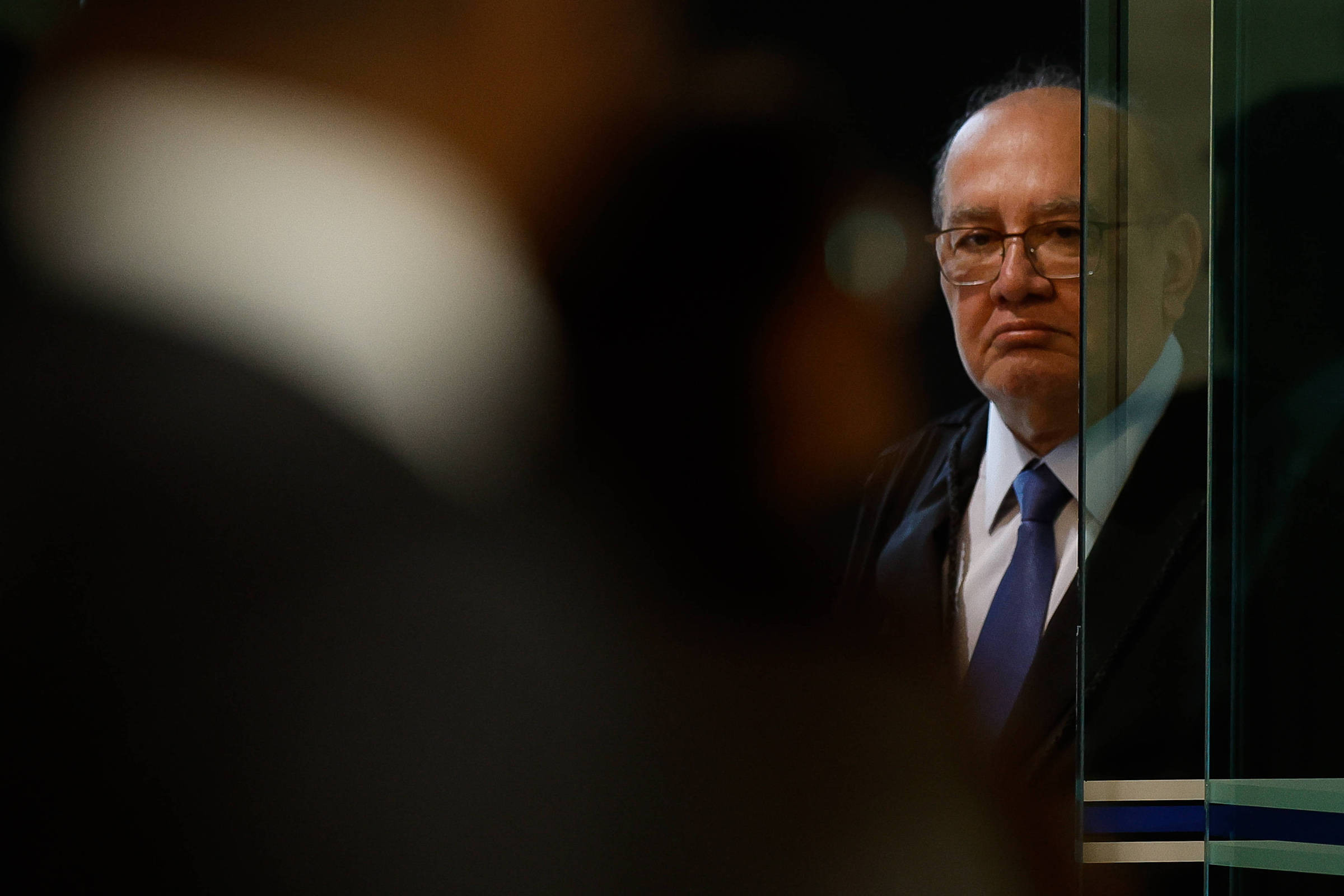 Leitor diz que faltam limites e compostura aos Poderes no país