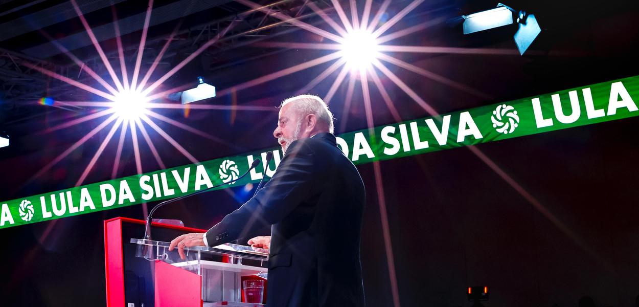 “A democracia não morreu e ninguém precisa ter vergonha de ser de esquerda”, diz Lula em Barcelona